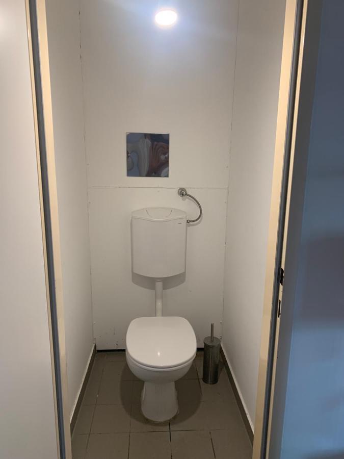 Sehr Schone Zimmer 1 In Wien Favoriten Eksteriør bilde